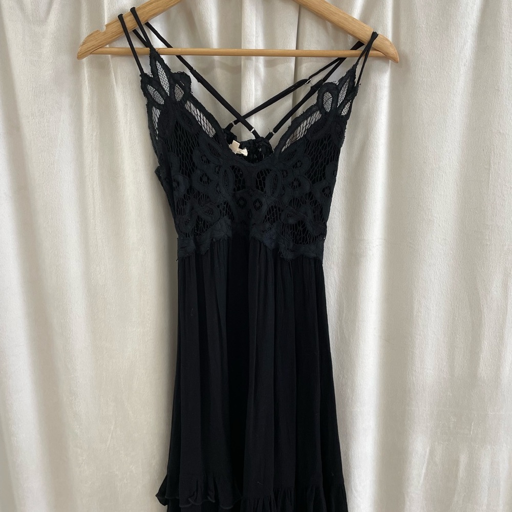 LA MIEL Black Lace-Detail Dress